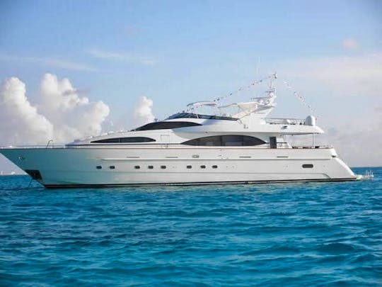 Charter the 100ft Azimut Power Mega Yacht in Cancún, Quintana Roo