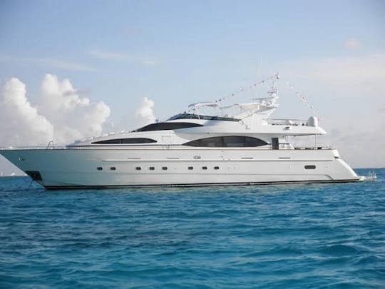 Alquile el megayate Azimut GMB100AZFB Power de 100 pies en Cancún