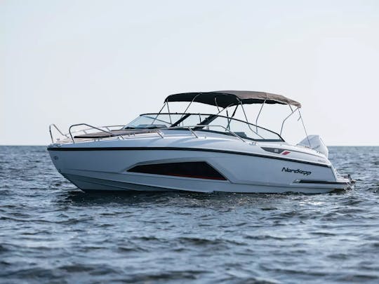 Nordkapp Noblesse 830ラグジュアリースピードボートのレンタル（ギリシャ、パロス島）
