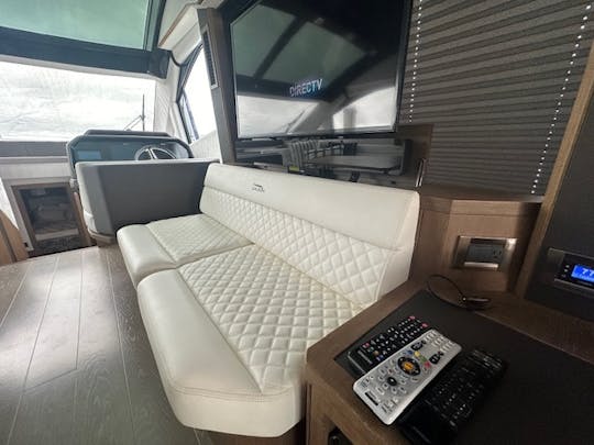 Sky Deck Galeon 510 para excursiones de un día en East End y North Fork, Long Island, NY