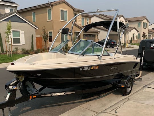 Un sport Sea Ray 175 2007 pour s'amuser sur les lacs et les rivières !