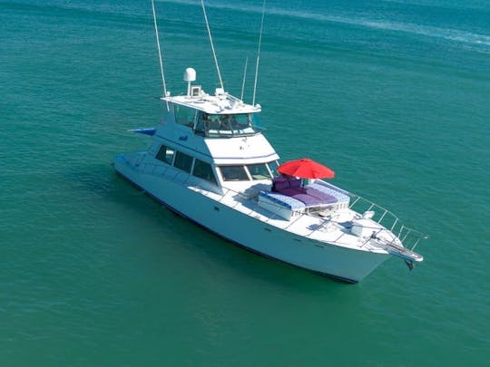 Yacht de pêche Hatteras de 67 pieds à action réelle pour les grands groupes !