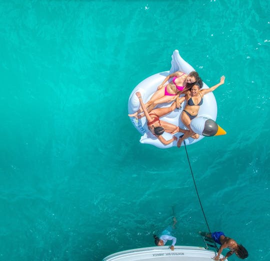 Private Yacht with Lunch, Open Bar and Snorkeling