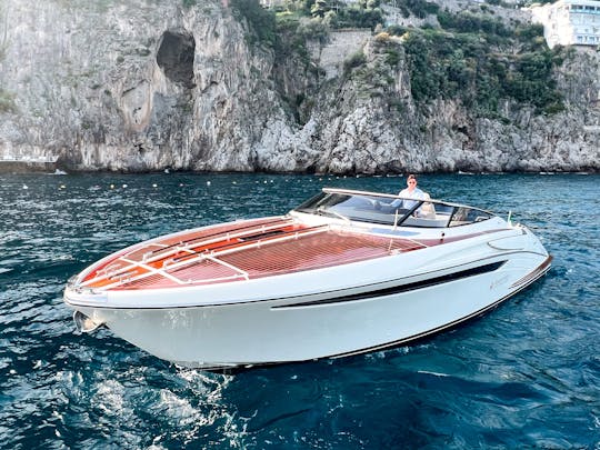 Yate a motor Riva Rivarama 44 en alquiler en la costa de Amalfi, Campania