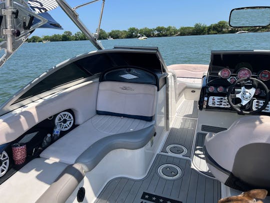 Mastercraft X-Star Wake/Surf Boat + Captain on Lake Ray Hubbard - Rockwall, TX