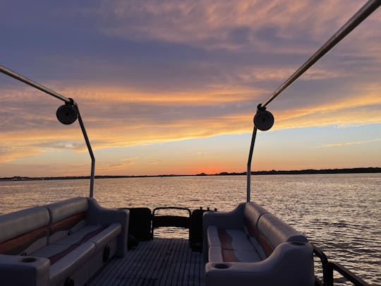 30 foot Sun Tracker Party Pontoon in Lake City, Colorado