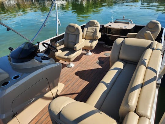 Barco pontoon Sylvan Mirage 8522 PartyFish, 150HP para alugar em Kelowna