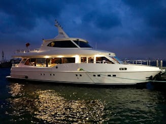 Yacht VIP pour les occasions spéciales et les visites