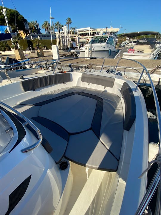 Sail on the french riviera with this magnificent Cap Camarat 7.5cc