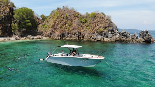 Bateau de pêche et de plongée en apnée Bangkok Culio 1 console centrale pour 6 personnes