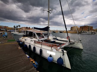 Excursions quotidiennes à la voile à Tarente à bord d'un catamaran de croisière de 37 pieds