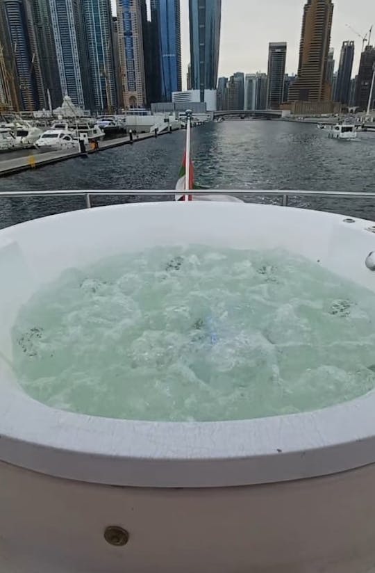 Superyate Bu Mubarak de 85 pies con jacuzzi