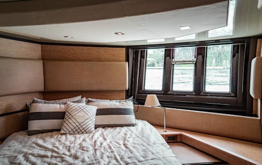 Exquisite Yacht - 60ft Azimut for Charter in Florida