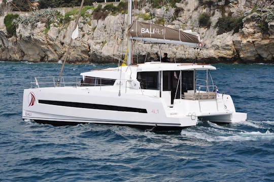 Catamarán de vela Bali 4.1 en Giardini Naxos, Sicilia