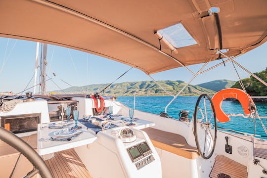Jeanneau 410 Conforto, interiores espaçosos e excelência em navegação avançada