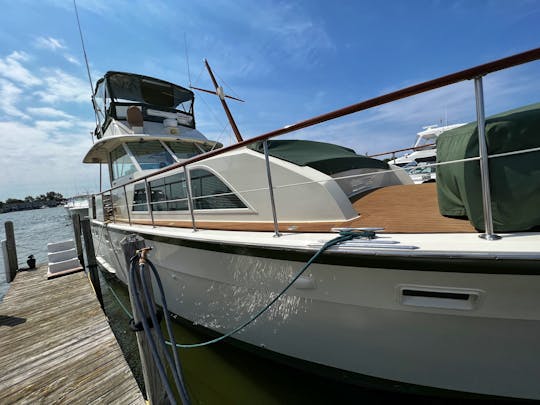 Chicago: Classic 43ft Hatteras: USCG Captain Included in Hourly Rate