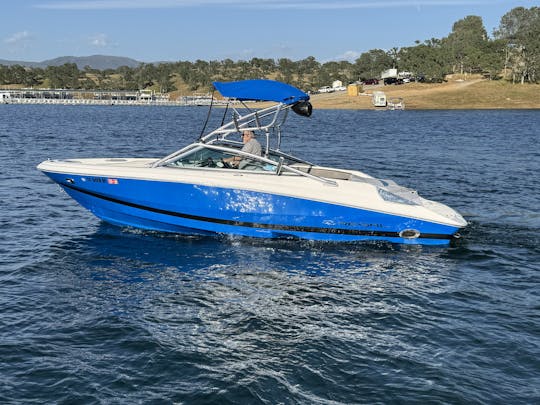 Aproxime-se de Bass Lake: o emocionante Regal Bowrider de 22 pés para aventuras aquáticas!