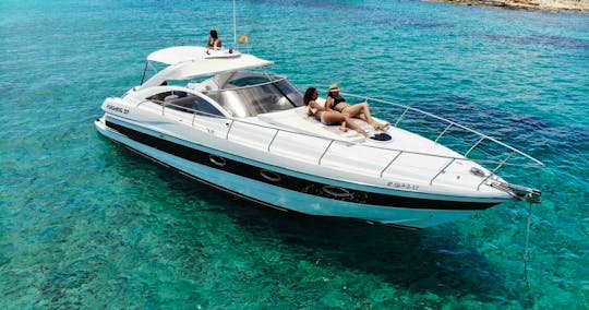 Pershing 37 Motor Yacht Charter in Eivissa, Illes Balears
