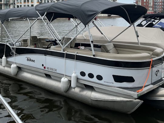 Luxury Pontoon Boat Ride Along the Milwaukee River