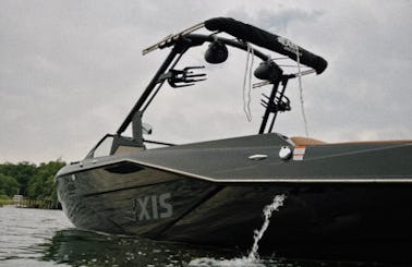 Lake Austin 2023 Axis T235 Surf Boat Rental