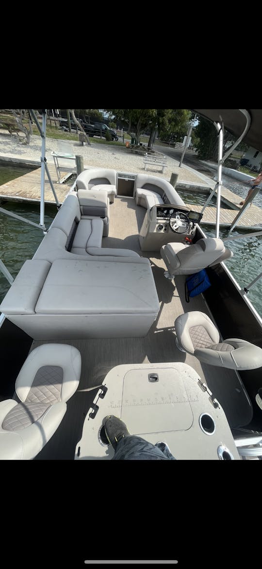 Luxury Bennington Tritoon 150HP fishing series Sx21 