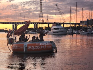 Barco de barbacoa Aqua Donut para 10 personas en Docklands