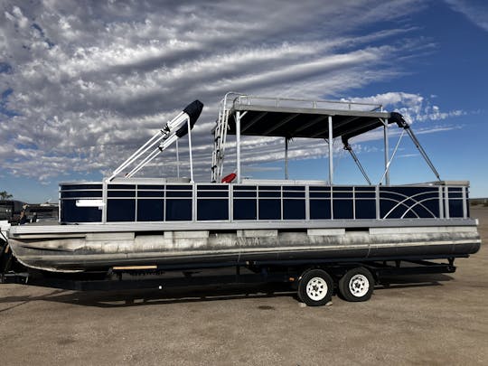 28ft Suntracker Party Hut - Spacious 12 Person Boat on Lake Havasu!