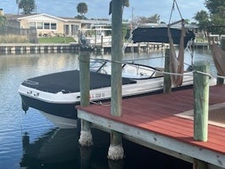 Make Memories on the 22ft Bayliner Boat at River Isles Retreat