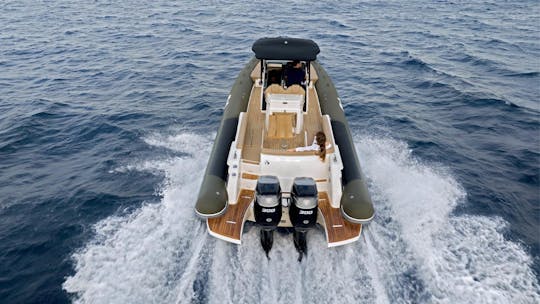 Boat trip to the La Maddalena Archipelago in a BWA 33 GTO dinghy 