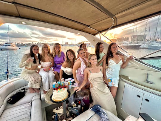 Luxury 34’ Yacht Trip + Professional Photo Set Onboard