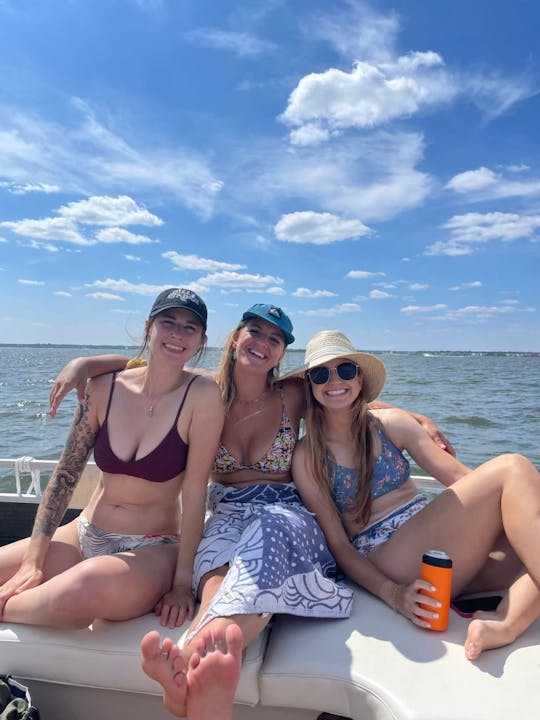 25ft Pontoon Boat in Bayville, NJ With Captain Up To Six Passengers