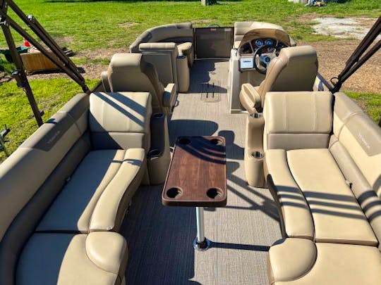 The BEST in Luxury and Power! Pontoon with 200 hp