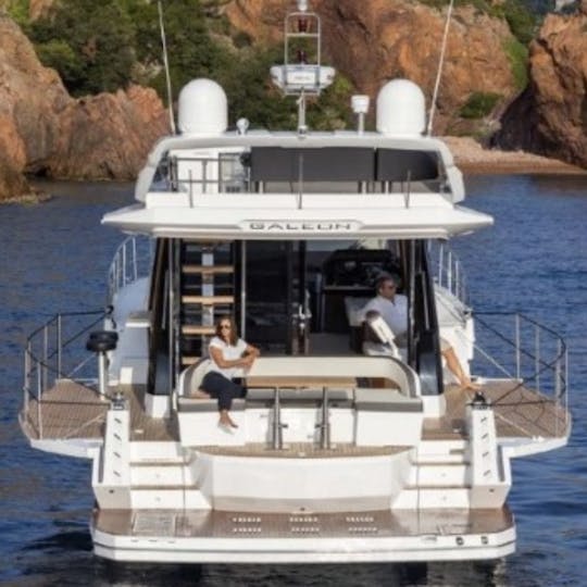 Sky Deck Galeon 510 para excursiones de un día en East End y North Fork, Long Island, NY