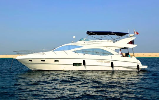 Aluguel de iate de luxo de 60 pés na Marina de Dubai — ideal para grupos de 20 convidados