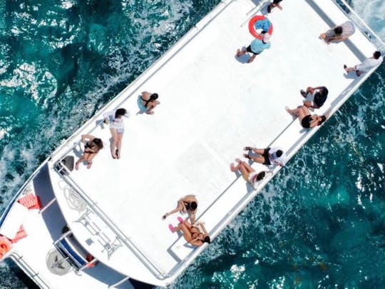 Fretamento privado de catamarã a motor de 48 pés com capacidade para 65 pessoas