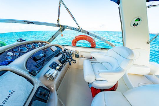Bonita moto de agua opcional de más de 43 pies. Yate Sea Ray 