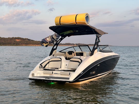 25’ Luxury Yamaha Charter on Lake Grapevine TX