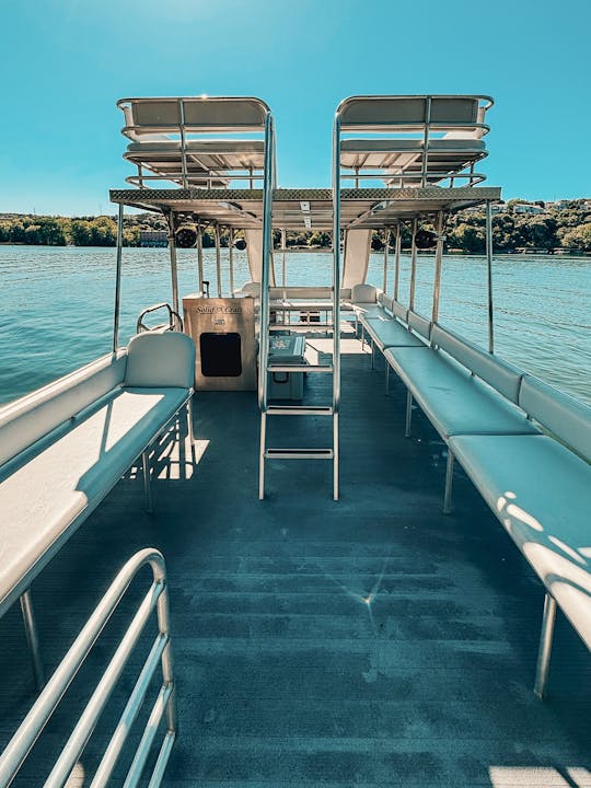 Barco flutuante de dois andares com DOIS toboáguas (somente em Lake Austin)