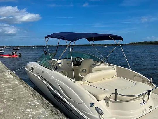 26' Bowrider (Powerboat) Rental with Captain