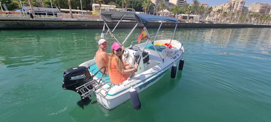 スペインのアリカンテにあるエスタブル400ボート