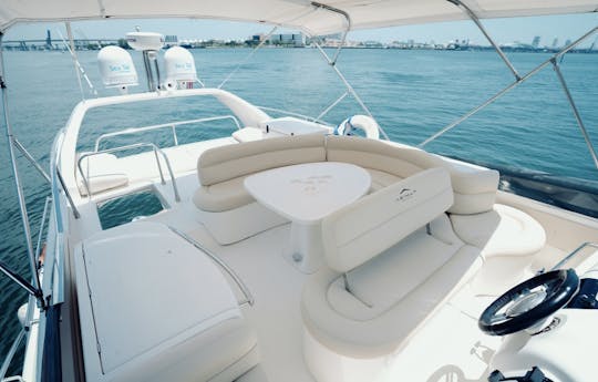 62' Azimut Flybridge - 2 jetski grátis ou 1 hora gratuita adicional nos dias de semana!