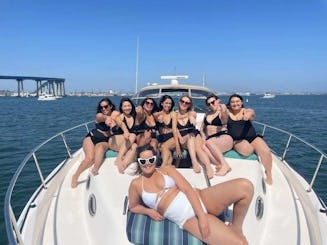 Private 50' Searay San Diego Bay Cruise with licensed Captain