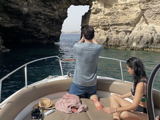 Bateau Saver 650 pour une aventure inoubliable à Mellieha, Malte