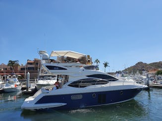 38ft Azimut Lux Yacht - Up to 12 passengers 