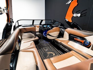 Surf Lake Tahoe est l'une des meilleures séances de surf de l'industrie ! Centurion de nouvelle génération