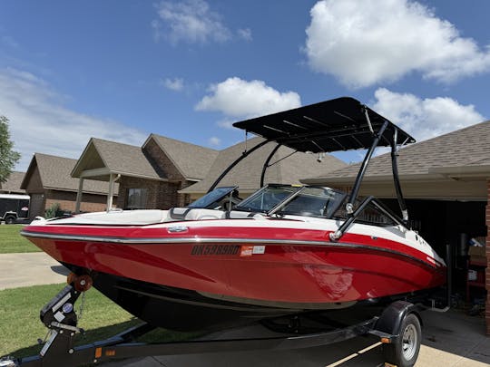 ¡Precioso barco de esquí Yamaha Power en alquiler en Oklahoma!