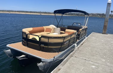Cruise/Party W Amazing Bentley Tritoon 25FT- Nice BT, Captain, Float
