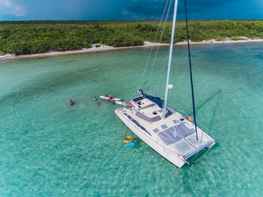 36' PDQ Catamaran Charter in Puerto Aventuras, Mexico