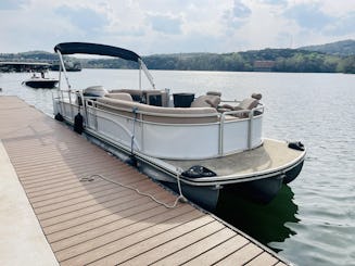 Lake Austin 15 Passenger Tritoon