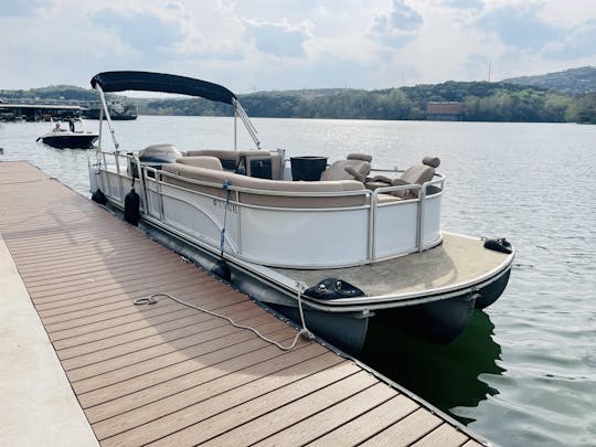 Lake Austin 15 Passenger Tritoon